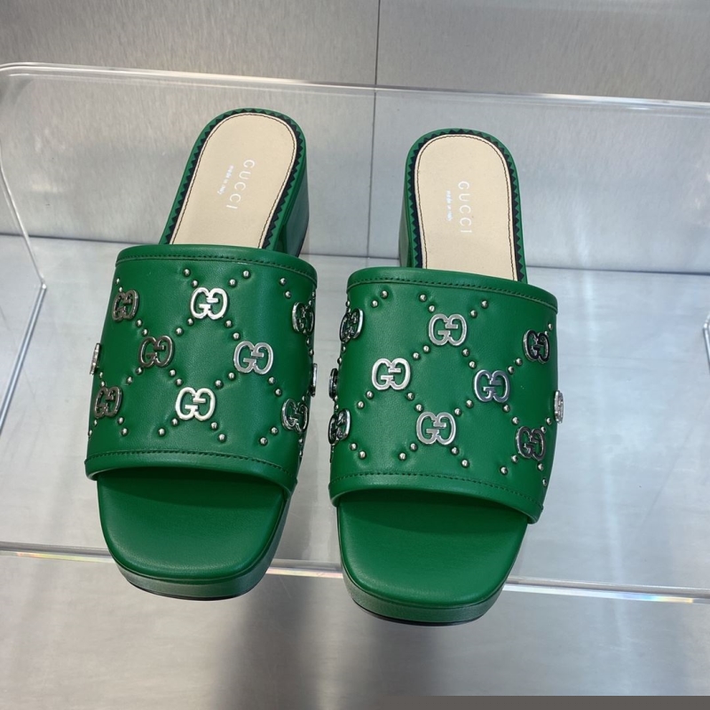 G*u*i slippers